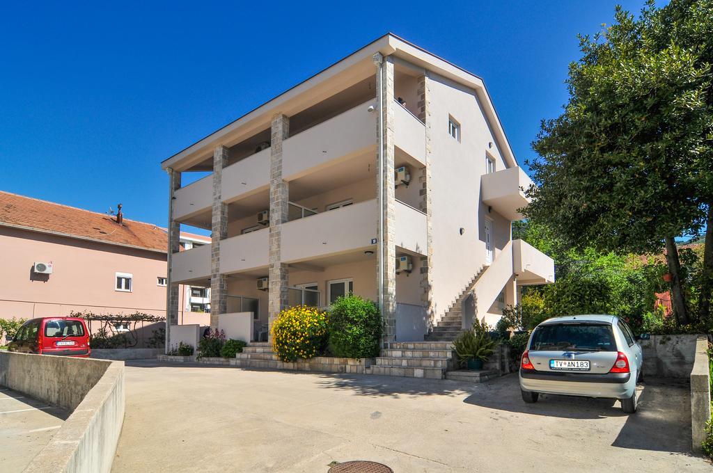 Apartments Samardzic 티바트 외부 사진